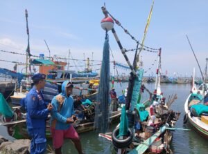 Cegah Laka Laut Satpaolairud Polres Situbondo Himbau Nelayan Tingkatkan Kewaspadaan