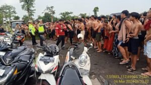 Polisi Tertibkan Balap Liar di Arteri Porong