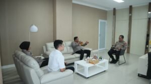 Peduli Kemanusiaan, Kapolres Kediri Jenguk Bayi yang Dibuang Diteras Rumah Warga