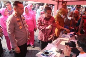 Polres Pasuruan Bersama Bhayangkari dan Pemkab Gelar “Bazar Sembako Murah Ramadhan