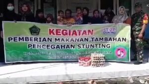 Serda Cahyo EP. Babinsa Koramil 0808/08 Udanawu : Pemberian Makanan Tambahan Upaya Cegah Stunting