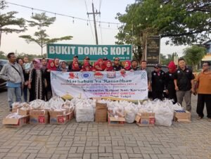 Menyemarakan Bulan Suci Ramadhan 1445 Hijria / Tahun 2024 Masehi, DPC KORAK GRESIK Bagian 1.100 Paket Takjil.