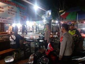 Anggota Gabungan Kandangan Patroli Bersama di Pasar