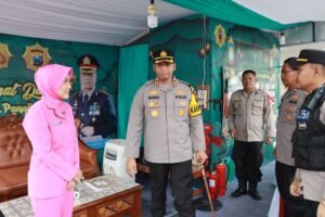 Kapolres Kediri Bersama Ketua Bhayangkari Kunjungi Pospam Arus Mudik 2024
