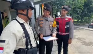 Wujudkan Mudik Ceria Penuh Makna Polisi di Kota Malang Rutin Patroli Rumah Kosong