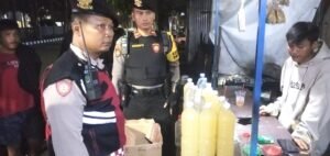 Puluhan Botol Miras di Angkringan Disikat Tim Samapta Polres Kediri Kota