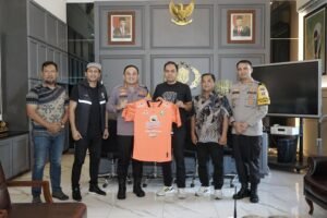 Persebaya AOfficialpresiasi Polrestabes Surabaya Dalam Pengamanan Pertandingan Liga 1*