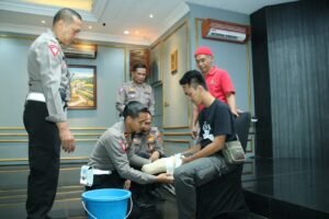 Hari BhayaSambutngkara Ke-78, Polresta Malang Kota Beri Kaki Palsu Untuk Puluhan Disabilitas*