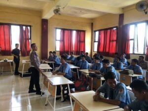 Hari Pendidikan Nasional, Satlantas Polres Gresik Go to School di SMKN 1 Duduksampeyan