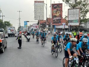 Polresta Sidoarjo Amankan Jalur Tour de Panderman 2024 Warga Antusias Suport Para Pembalap*