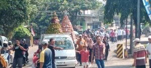 Kirab Sedakah Bumi Warga Desa Domas dan Pengalaran Wayang kulit
