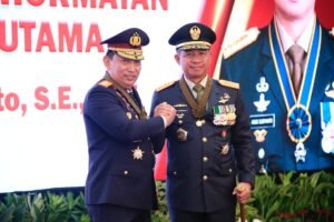 Tanda Kehormatan BinPemberiantang Bhayangkara Utama (BBU) Wujud Komitmen Kokohnya Sinergisitas TNI-Polri Selama Ini
