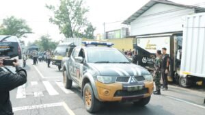 Kapolres Nganjuk dan Ketua KPU Pimpin Apel Kesiapan dan Pengamanan Distribusi Logistik Pemilu 2024, Pastikan Semua Aman Tanpa Hambatan