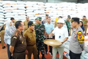 Jelang Nataru 2024 Satgas Pangan Polres Madiun bersama Forkopimda Tinjau Stabilitas Harga Sembako