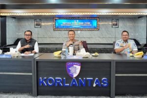 Lanjutkan TFG Polda Lampung – Polda Bali , Korlantas Gelar Tactical Floor Game Pastikan Kesiapan Operasi Lilin 2024, Kakorlantas Imbau Masyarakat Waspadai Titik Rawan