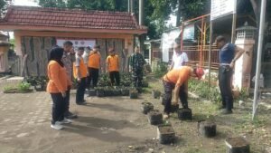 Wujudkan Asta Cita Polisi dan TNI bersama Warga Kota Mojokerto Gelorakan Swasembada Pangan