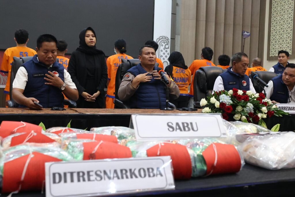 Wujudkan Asta Cita, Polda Jatim Berhasil Ungkap 819 Kasus Narkoba dan TPPU Dalam 100 Hari