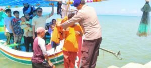 Dua Kapal Polisi Disiagakan di Tempat Wisata Pantai dan Perairan Sampang Saat Libur Tahun Baru 2025