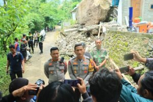 Polres Ponorogo bersama Forkopimda Tinjau Lokasi Longsor di Slahung