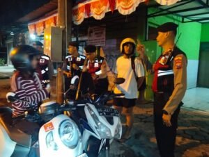 Polres Kediri Kota Berikan Edukasi Pentingnya Jaga Diri Sendiri Dan Etika Berkendara Demi Keselamatan Di Jalan Saat Malam Hari