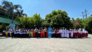 “Polantas Menyapa” Upaya Humanis Satlantas Polres Kediri Edukasi Keselamatan Lalu Lintas Siswa SDN Sukorejo 1
