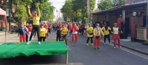 Peringati Car Free Day, Emak Emak Masyarakat Krian Gelar Olah Raga Bersama