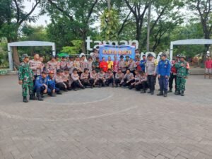 POLSEK KRIAN HADIRI KARYA BAKTI DALAM RANGKA HUT KE-80 KORPS BRIMOB POLRI TAHUN 2025
